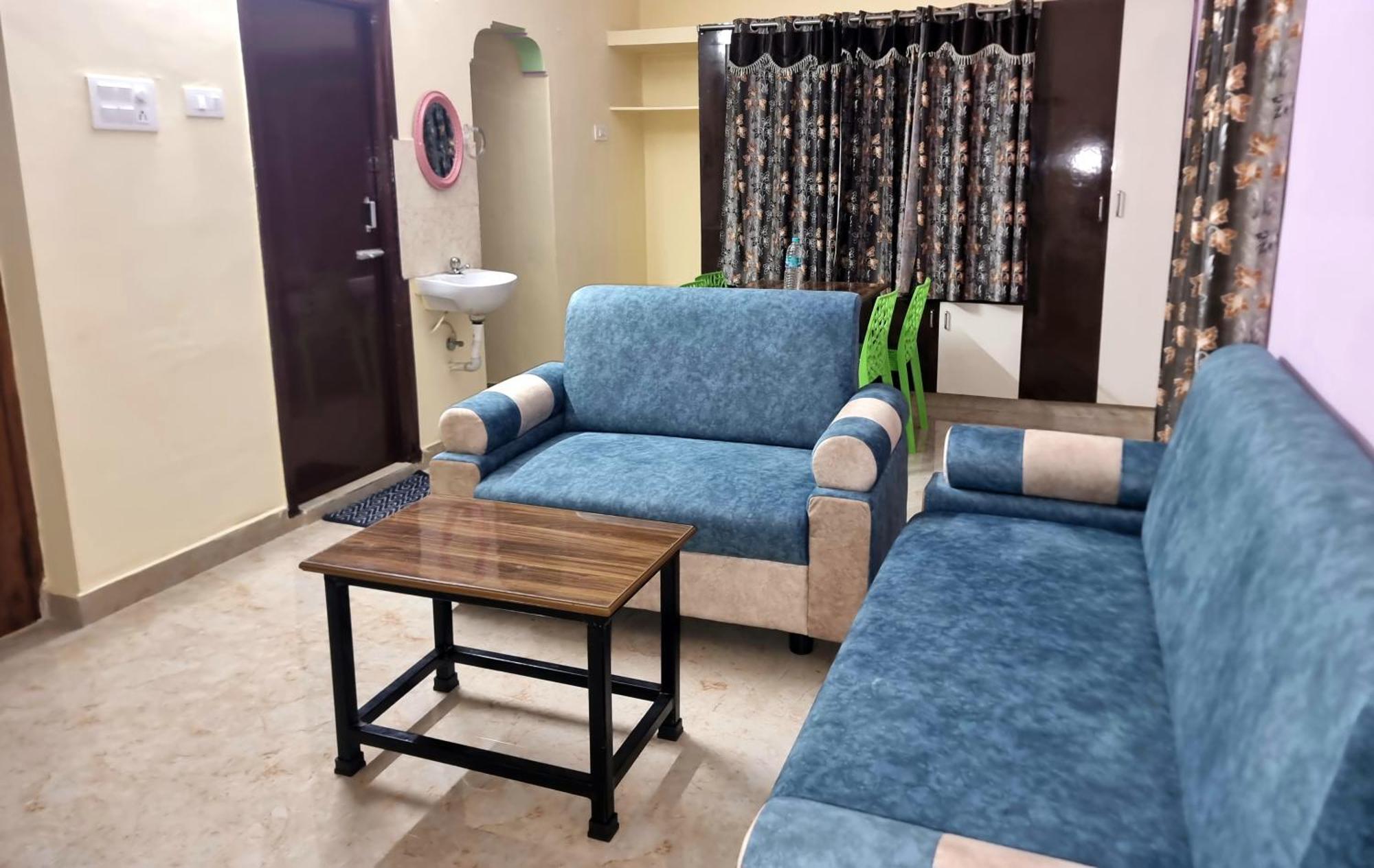 Sannidhi Service Apartments 蒂鲁帕蒂 外观 照片