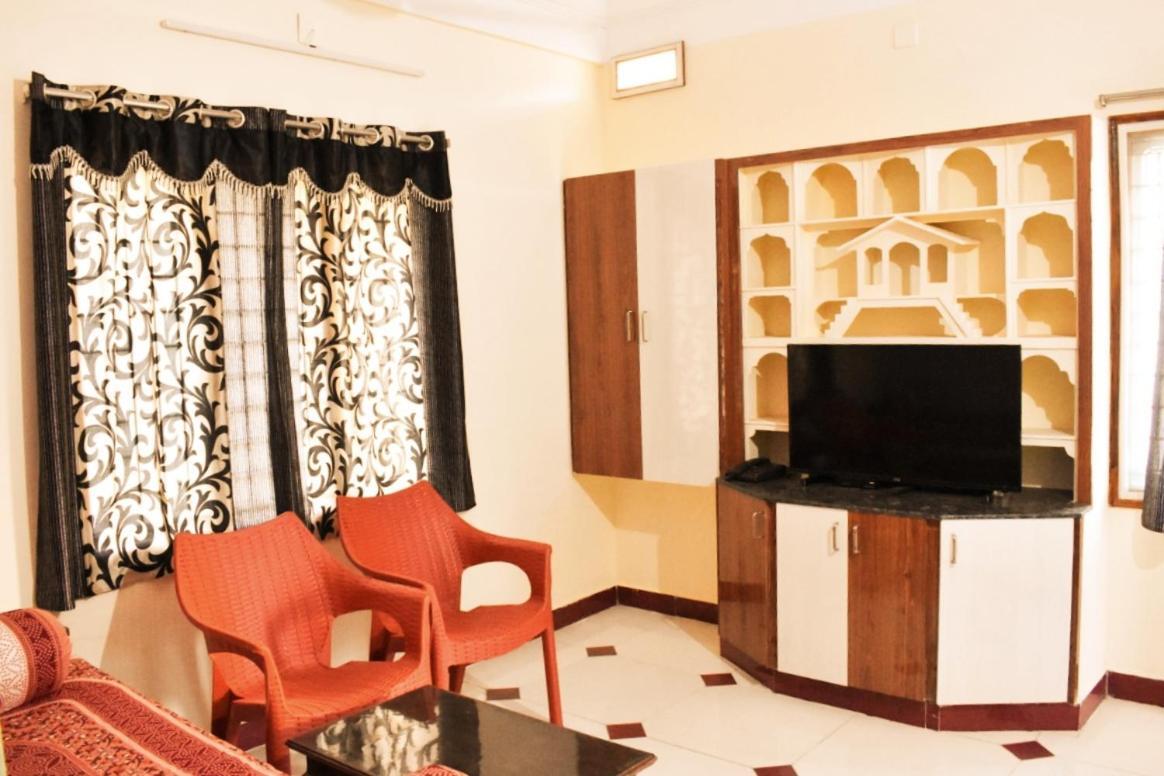 Sannidhi Service Apartments 蒂鲁帕蒂 外观 照片