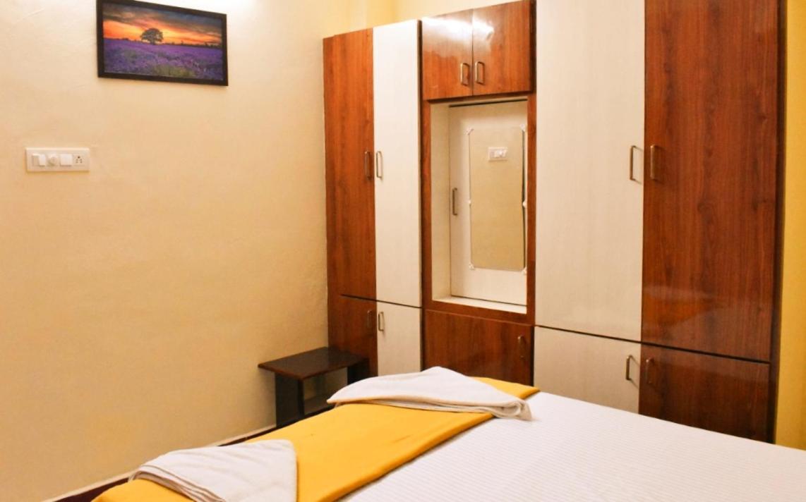 Sannidhi Service Apartments 蒂鲁帕蒂 外观 照片